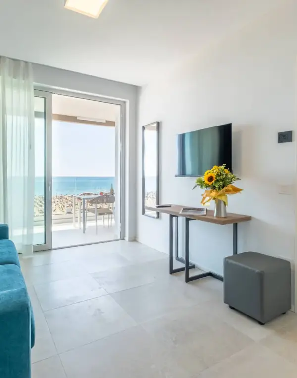 Elegante appartamento con vista panoramica mare
