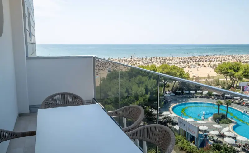 Terrazza panoramica con vista mare.